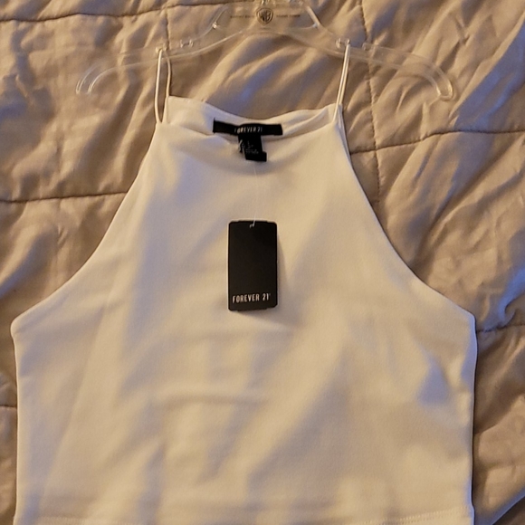 Forever 21 Tops - Cute white crop top